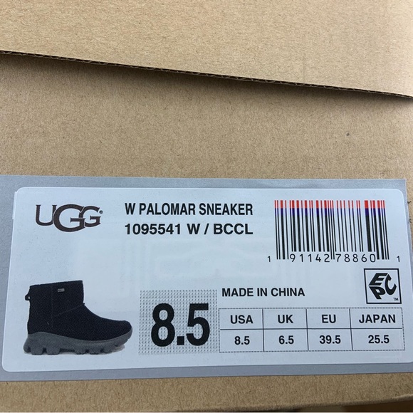 UGG Palomar Black Waterproof Suede Snow Ankle Boots size 8.5 - Picture 9 of 9